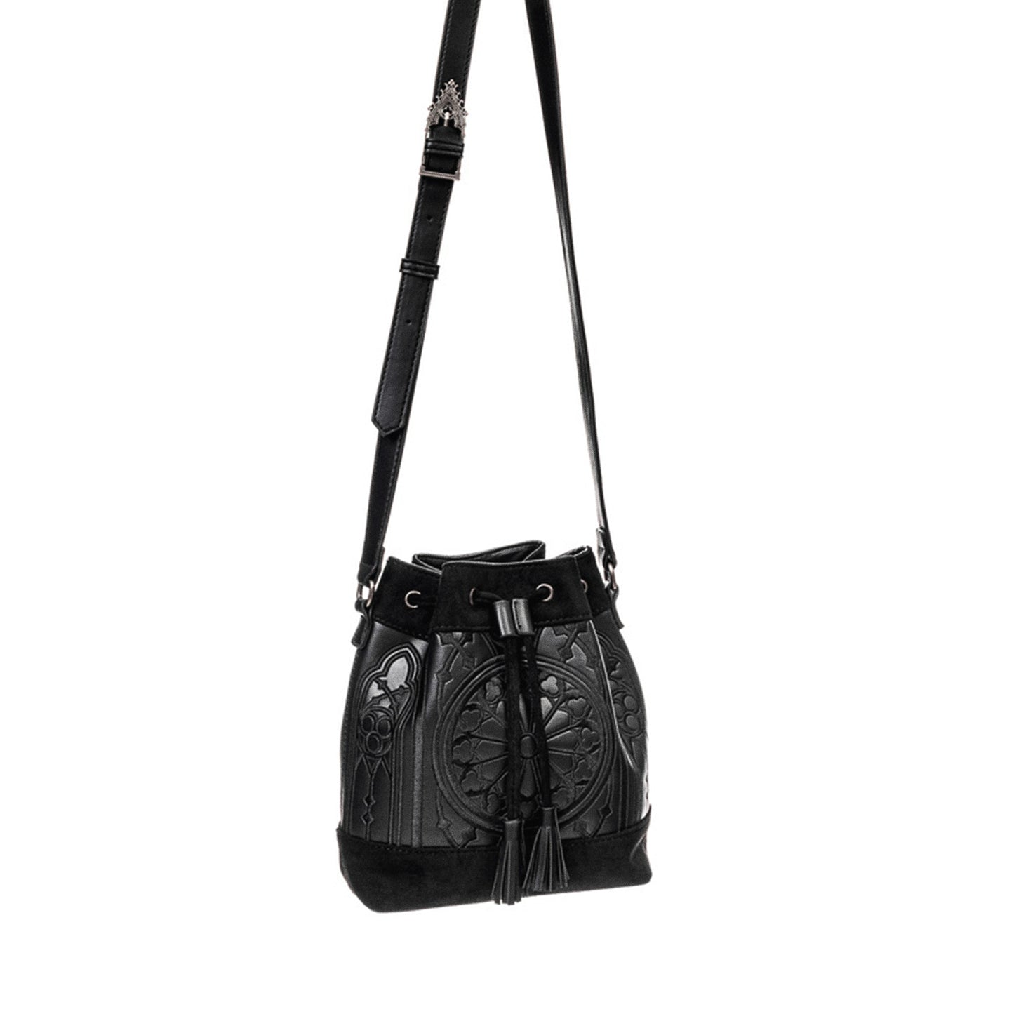 Bolso bandolera en forma de saco con cierre de cordón con borlas en la parte superior. Bordado inspirado en los rosetones de las catedrales. Tejido sintético estilo ante y piel. Modelo Sanctum Bucket de Restyle en color negro vista con correa