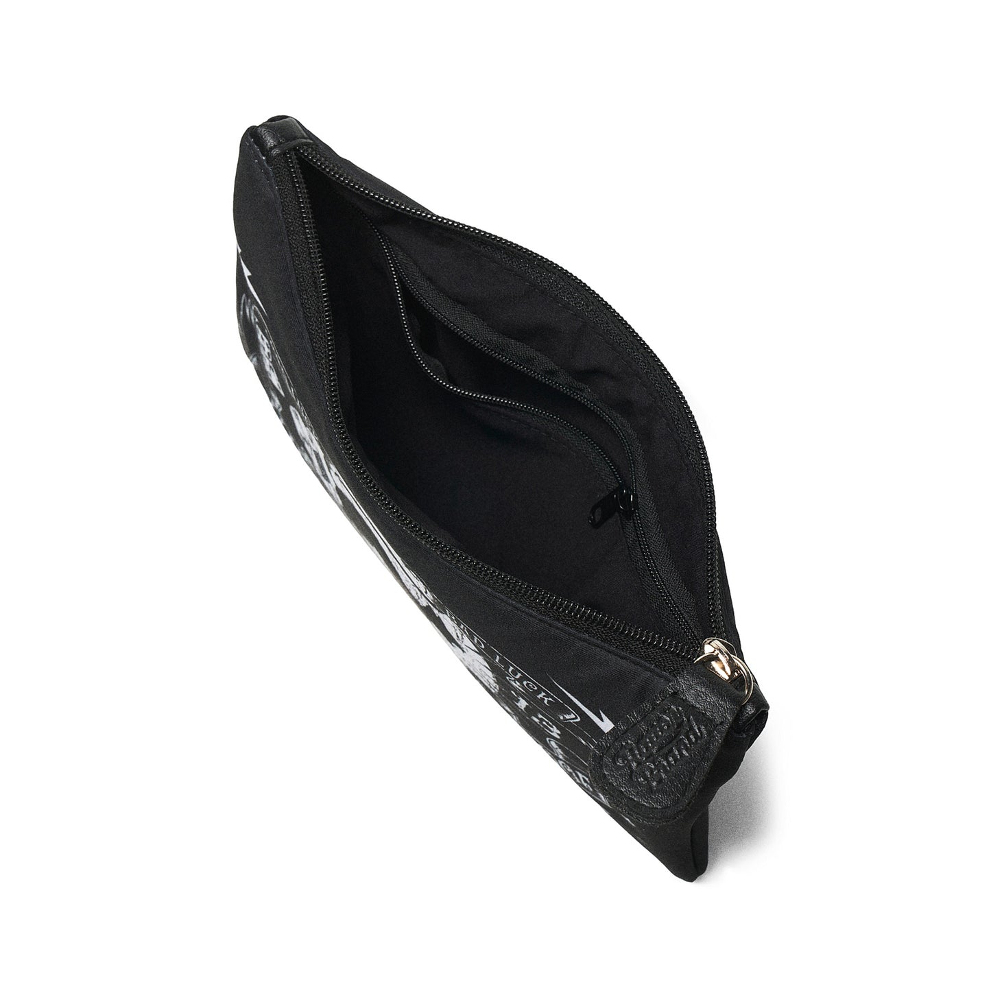 Interior de neceser Liquorbrand Jinx Proof abierto, mostrando el acolchado negro y un bolsillo interior con cremallera