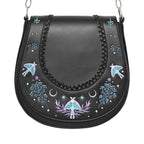 Bolso bandolera con bordado esotérico inspirado en una alforja con detalle trenzado y cinta bordada lateral rígido color negro vista frontal
