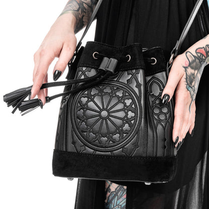 Bolso bandolera en forma de saco con cierre de cordón con borlas en la parte superior. Bordado inspirado en los rosetones de las catedrales. Tejido sintético estilo ante y piel. Modelo Sanctum Bucket de Restyle en color negro vista modelo