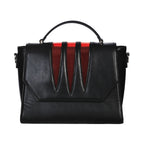 Bolso de mano o bandolera con arañazos en color rojo traslúcido estilo rígido rectangular color negro modelo wolfcat de banned alternative vista frontal