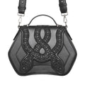 Bolso bandolera rígido con detalle de serpientes bordadas en la parte frontal color negro vista frontal