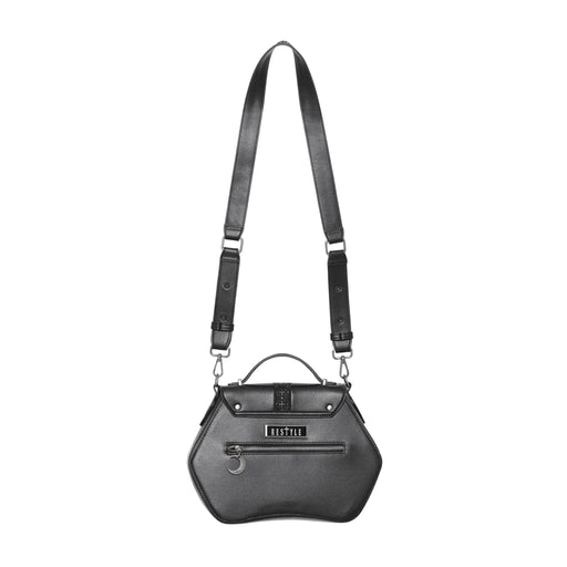 Bolso bandolera rígido con detalle de serpientes bordadas en la parte frontal color negro vista posterior con correa