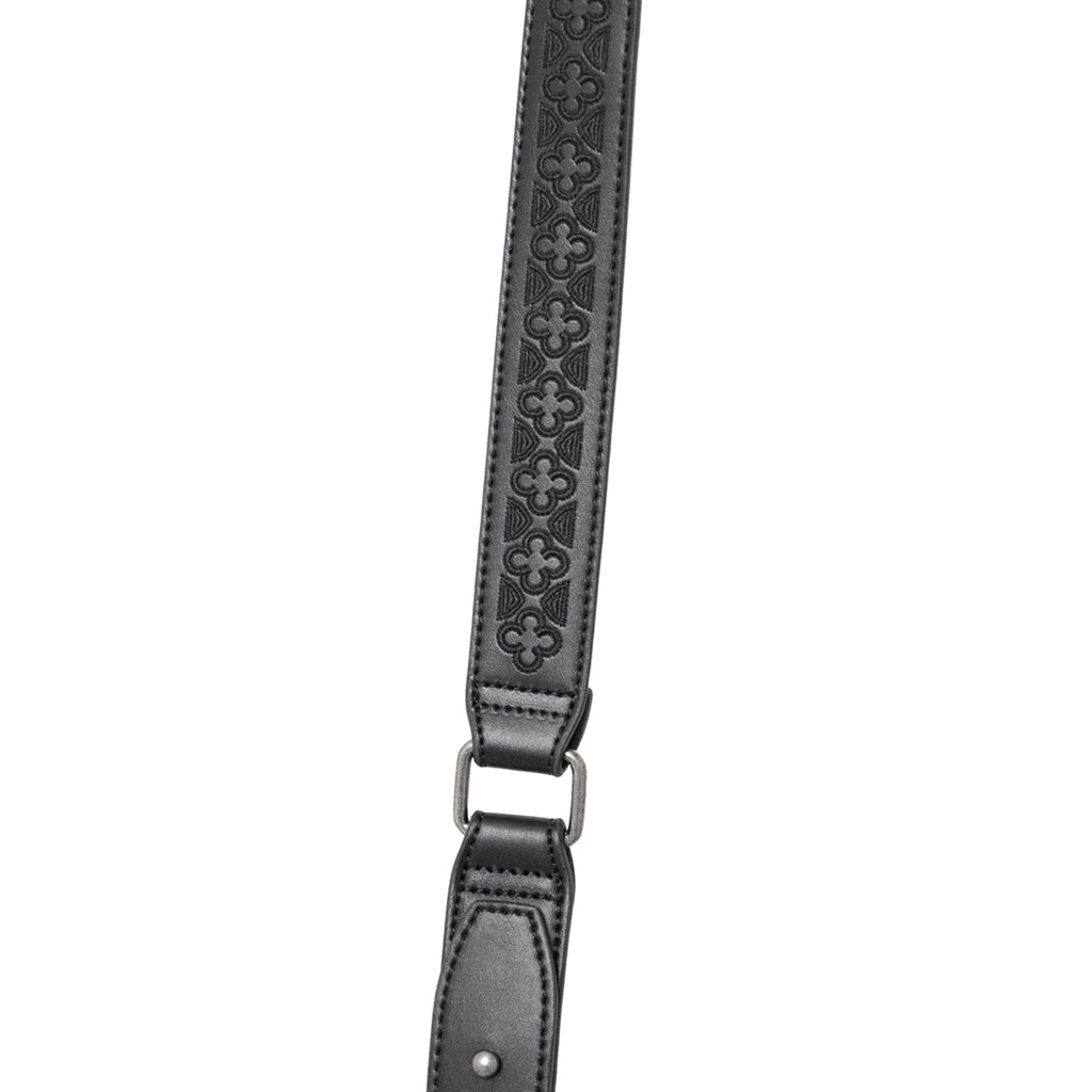 Bolso bandolera rígido con detalle de serpientes bordadas en la parte frontal color negro vista correa