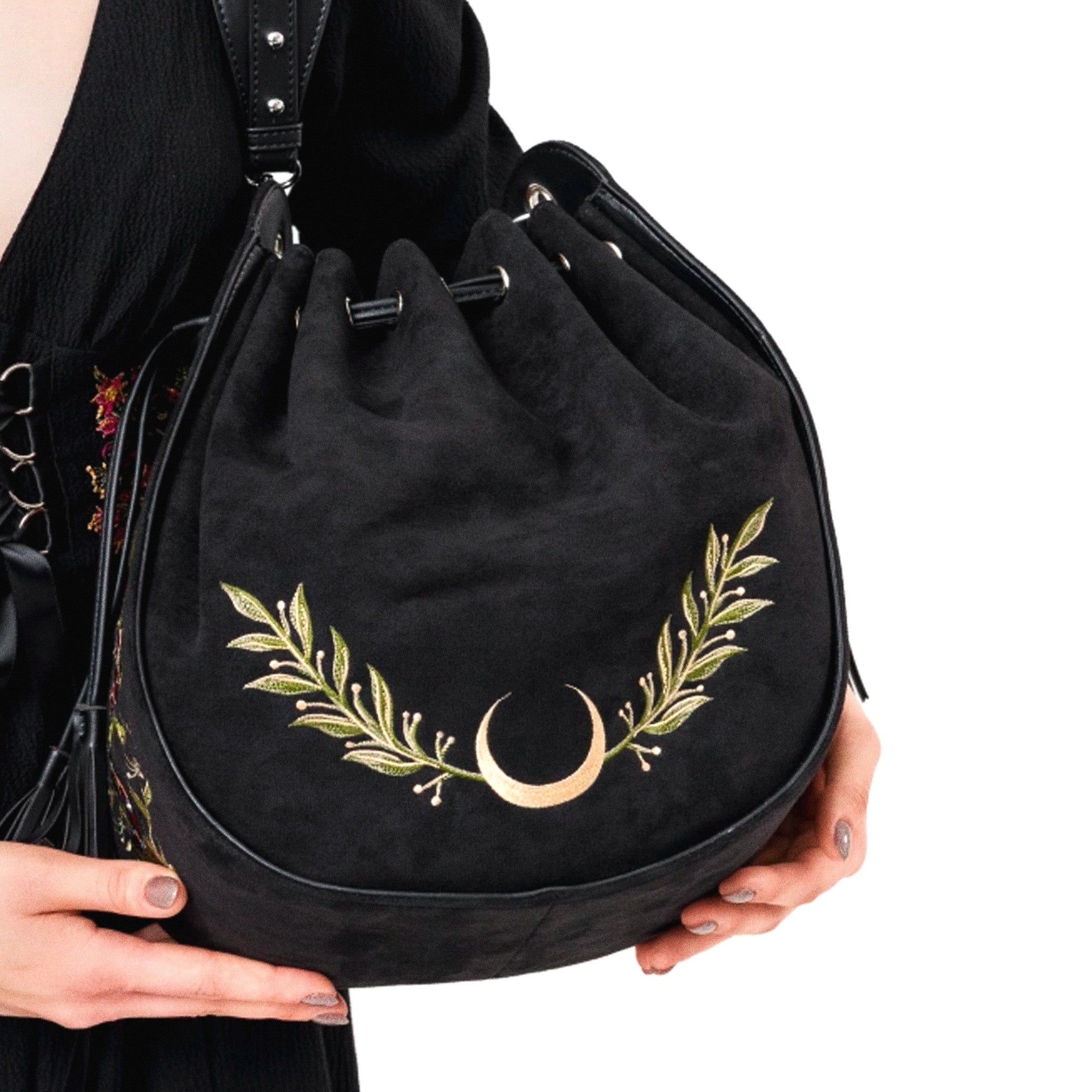  Restyle velvet bucket bag with snake embroidery - front detail
