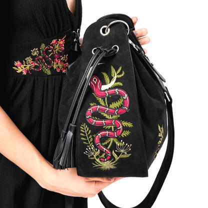 Bolso con forma de saco con bordado de serpiente y acabado de terciopelo sintético de restyle vista bordado lateral