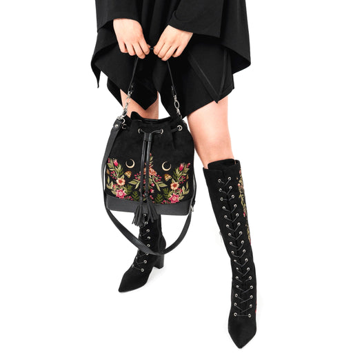  flores y lunas estilo mágico acabado en terciopelo y piel sintética en forma de saco tipo bandolera y bolso de mano de restyle vista con modelo