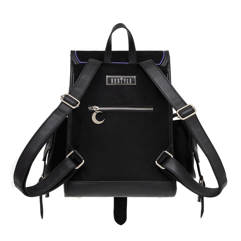 Mochila bordada con motivos de ventanales góticos y auroras boreales de la colección Northern Lights de Restyle en colores fríos y cálidos vista posterior