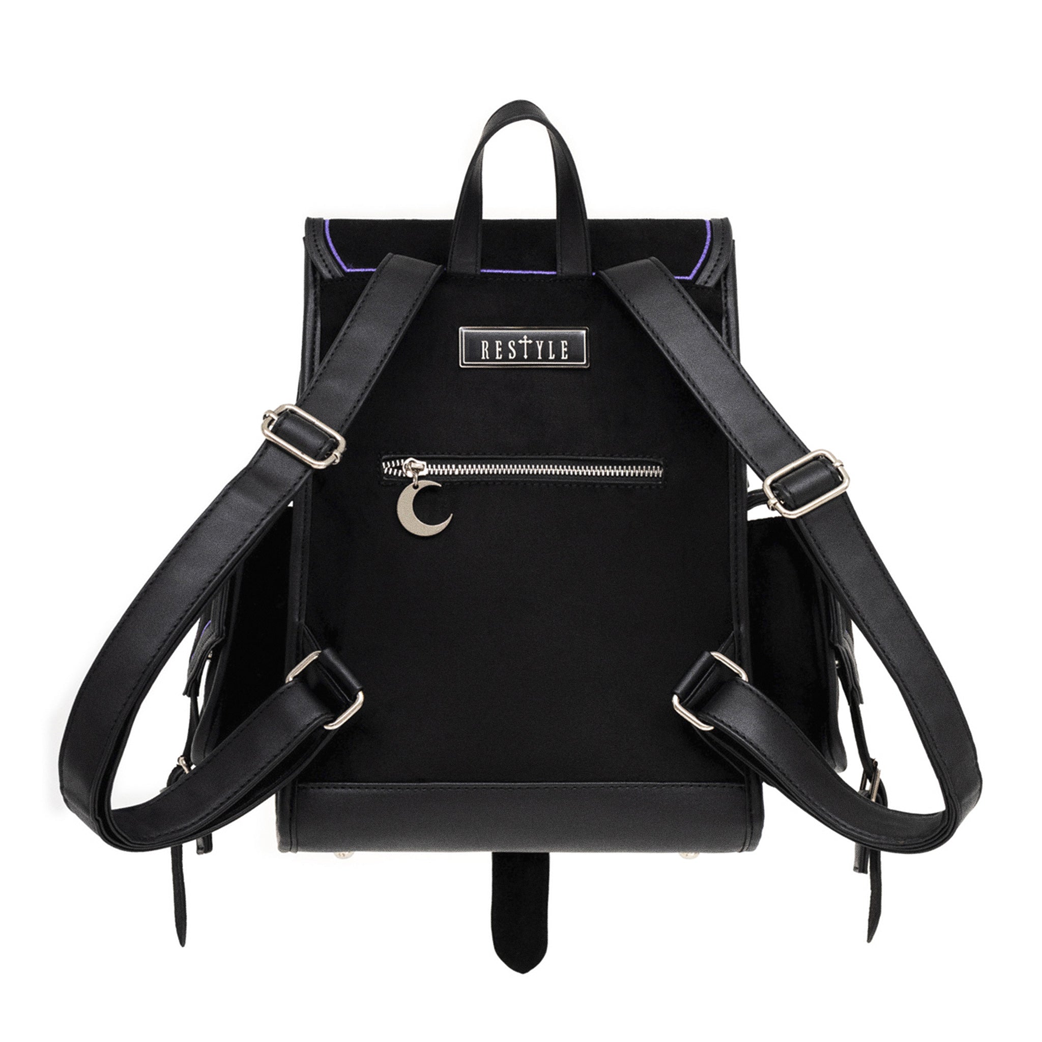 Mochila bordada con motivos de ventanales góticos y auroras boreales de la colección Northern Lights de Restyle en colores fríos y cálidos vista posterior