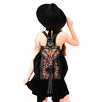 Mochila tipo bohemio con bordado de polilla, plantas y lunas acabado en cuero y ante sintéticos de restyle vista modelo