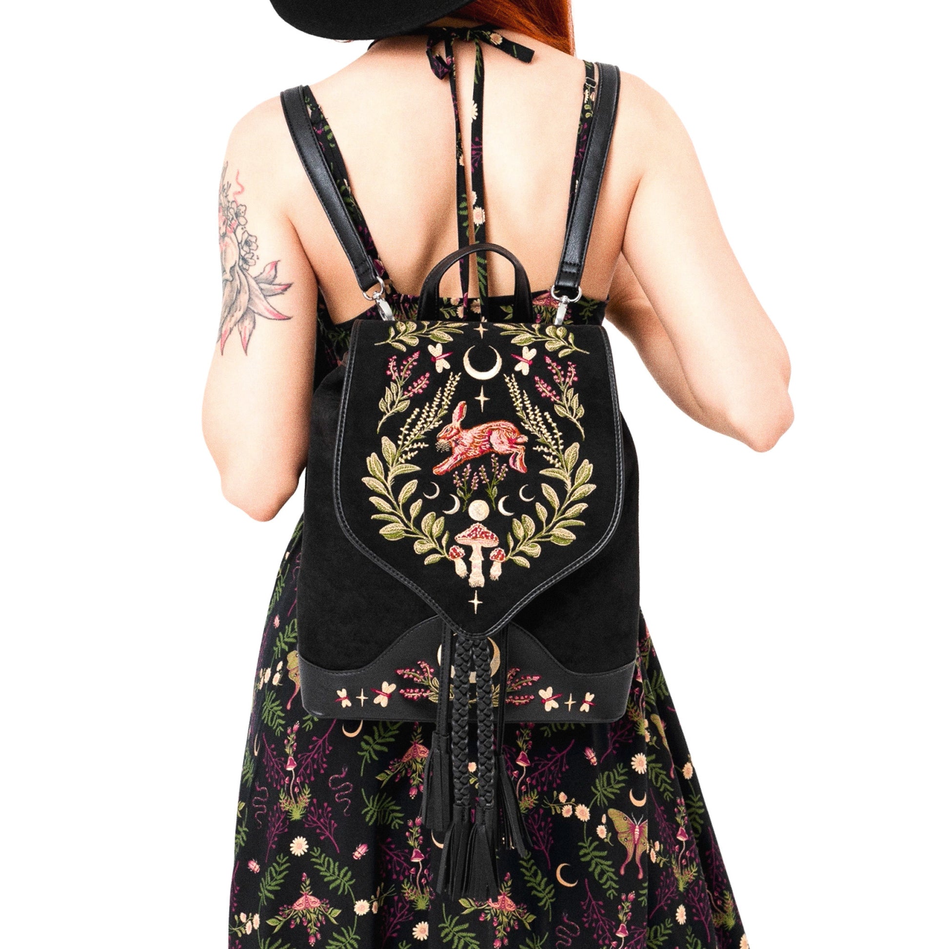 Mochila bordada con liebre y motivos de bosque mágico pequeña e ideal para el día  día acabado aterciopelado de restyle vista con modelo 