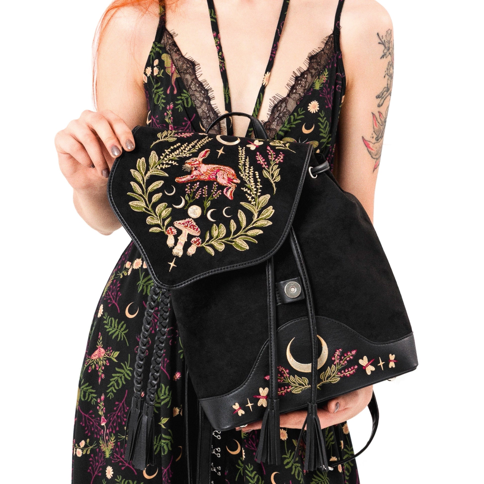 Mochila bordada con liebre y motivos de bosque mágico pequeña e ideal para el día  día acabado aterciopelado de restyle vista abierta con modelo