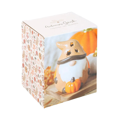 Quemador de aceites esenciales con forma de gnomo adorable otoñal con calabaza y tapa en forma de gorro vista packaging sobre fondo blanco.