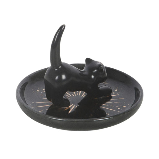 Plato para joyería con gato central con cola hacia arriba para dejar los anillos y joyas visto desde atrás sobre fondo blanco.