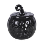 Quemador de aceites esenciales y calentador de cera en forma de calabaza con diseño calado otoñal perfecta para halloween y otoño en color negro vista frontal sobre fondo blanco.