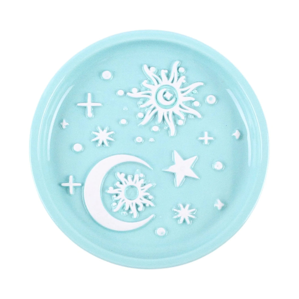 Bandeja para joyería en tono azul pastel con relieve de sol, luna y estrellas en color blanco estética whimsical y aesthetic vista desde arriba sobre fondo blanco.