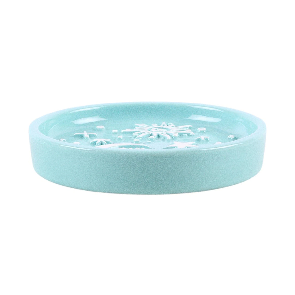 Bandeja para joyería en tono azul pastel con relieve de sol, luna y estrellas en color blanco estética whimsical y aesthetic vista lateral sobre fondo blanco.