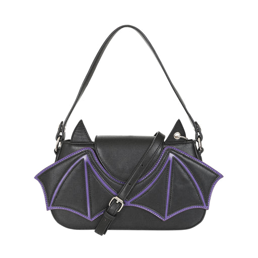 Bolso gótico negro y morado configurado como bandolera, con la correa larga y ajustable cruzada sobre el frente.