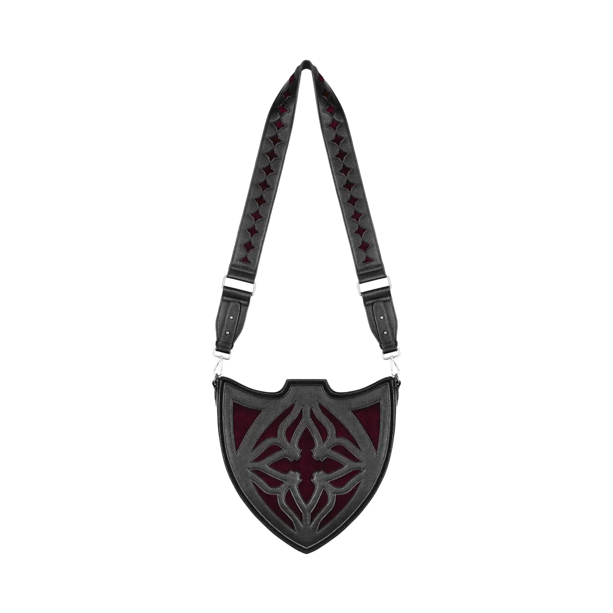 Bolso bandolera negro con diseño rígido en forma de escudo inspirado en las catedrales y la arquitectura medieval con detalles en terciopelo burdeos modelo Claretia de Restyle vista frontal completa con correa