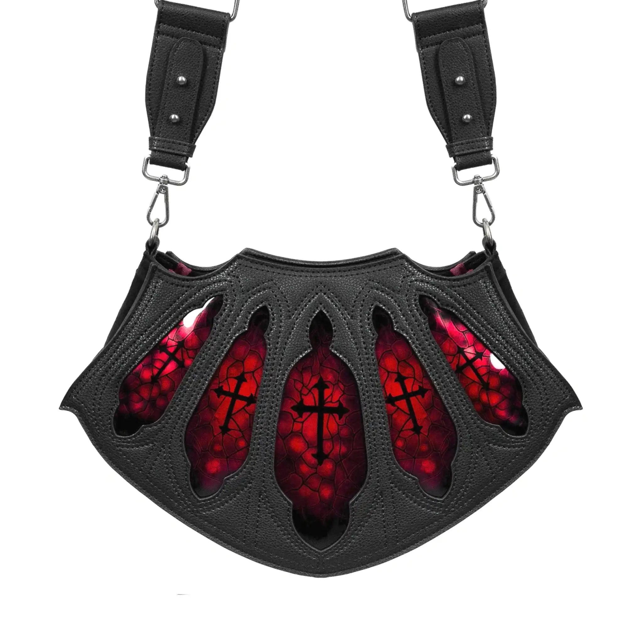 Bolso bandolera rígido fabricado en piel sintética negra con detalles frontales en forma de vitrales rojos con cruces y estética inspirada en las catedrales góticas modelo Bloodveil de Restyle vista frontal