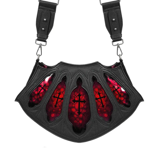 Bolso bandolera rígido fabricado en piel sintética negra con detalles frontales en forma de vitrales rojos con cruces y estética inspirada en las catedrales góticas modelo Bloodveil de Restyle vista frontal