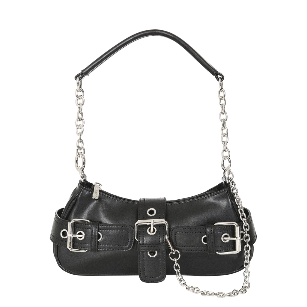 Bolso baguette gótico negro de polipiel con múltiples hebillas y correa de cadena, visto de frente.