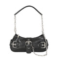 Bolso baguette gótico negro de polipiel con múltiples hebillas y correa de cadena, visto de frente.