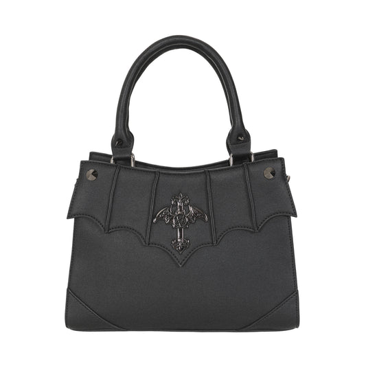 Bolso de mano gótico negro de polipiel con un adorno de cruz metálica con alas, visto de frente.
