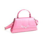 Bolso The Rumbler rosa con la correa larga ajustable para llevarlo como bandolera o al hombro.