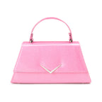 Bolso pin-up The Rumbler de Liquorbrand en color rosa con acabado de brillo y aplique de chevron plateado.