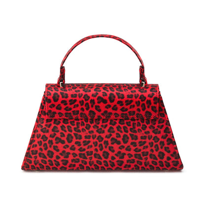 Vista trasera del bolso Stardust Rumbler con estampado completo de leopardo rojo.