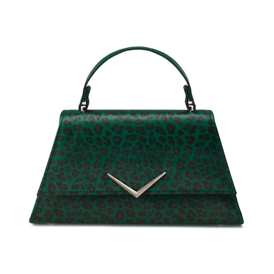 Bolso Stardust Rumbler de Liquorbrand con estampado de leopardo verde y aplique de chevron plateado.