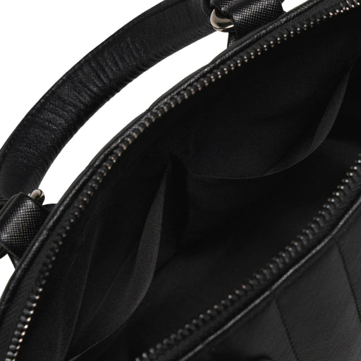 Interior del bolso abierto, mostrando los compartimentos laterales abiertos.