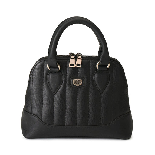 Bolso negro con doble asa, costuras verticales y el logo metálico de Liquorbrand en el centro.