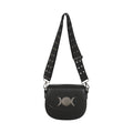 Bolso bandolera gótico negro con emblema de la Triple Luna y correa ancha de tela con ojales.