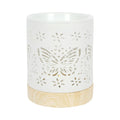 Quemador de aceites esenciales y calentador de cera con diseño de mariposa calada en blanco y base de madera vista frontal sobre fondo blanco.