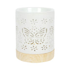 Quemador de aceites esenciales y calentador de cera con diseño de mariposa calada en blanco y base de madera vista frontal sobre fondo blanco.