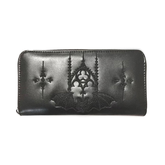 Cartera gótica alargada de color negro con un detallado bordado de un arco gótico con alas de murciélago.