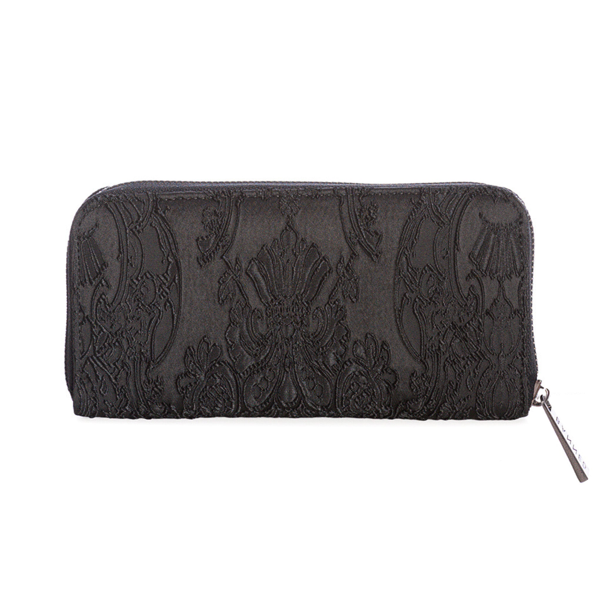  mostrando el tejido con patrón barroco negro.