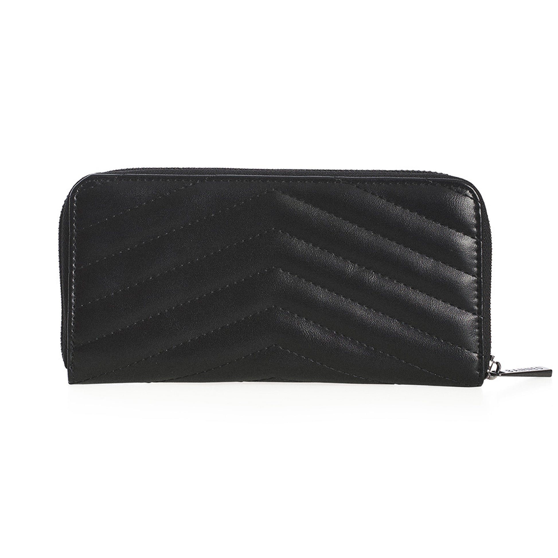 Cartera gótica alargada con textura acolchada y un adorno de cruz metálica con alas de murciélago.