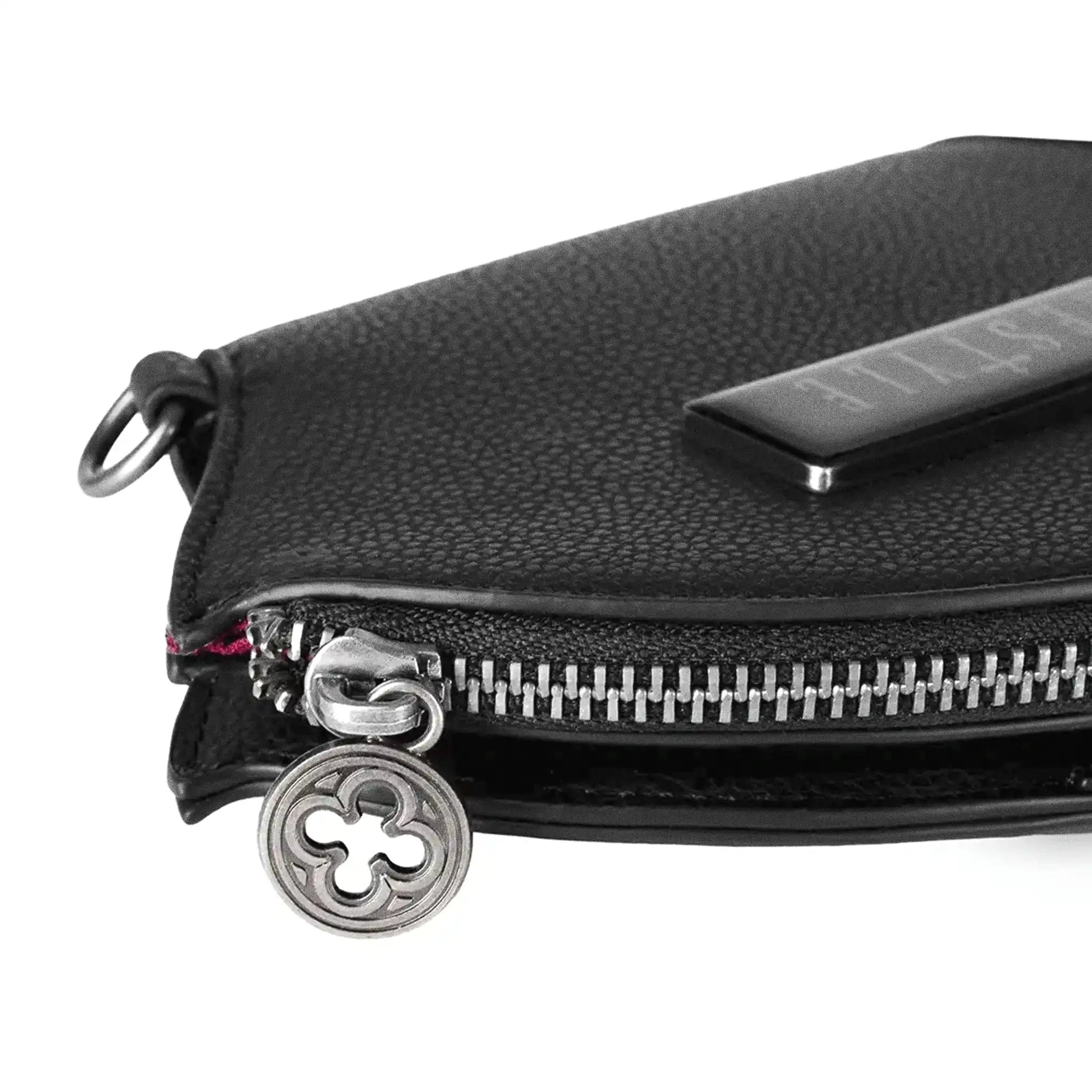 Cartera gótica con vitrales rojos en la parte frontal inspirada en catedrales góticas, con cierre de cremallera para monedas y espacio para tarjetas y billetes modelo Bloodveil de Restyle vista cremallera