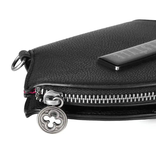 Cartera gótica con vitrales rojos en la parte frontal inspirada en catedrales góticas, con cierre de cremallera para monedas y espacio para tarjetas y billetes modelo Bloodveil de Restyle vista cremallera