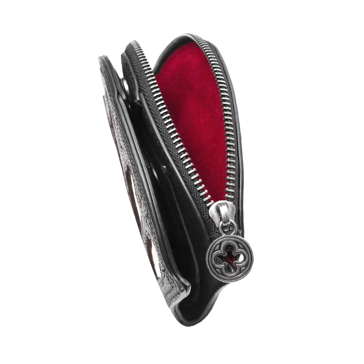 Cartera gótica con vitrales rojos en la parte frontal inspirada en catedrales góticas, con cierre de cremallera para monedas y espacio para tarjetas y billetes modelo Bloodveil de Restyle vista cremallera abierta
