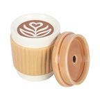 Quemador de aceites esenciales con forma de taza de café take away aesthetic vista frontal con tapa quitada sobre fondo blanco.