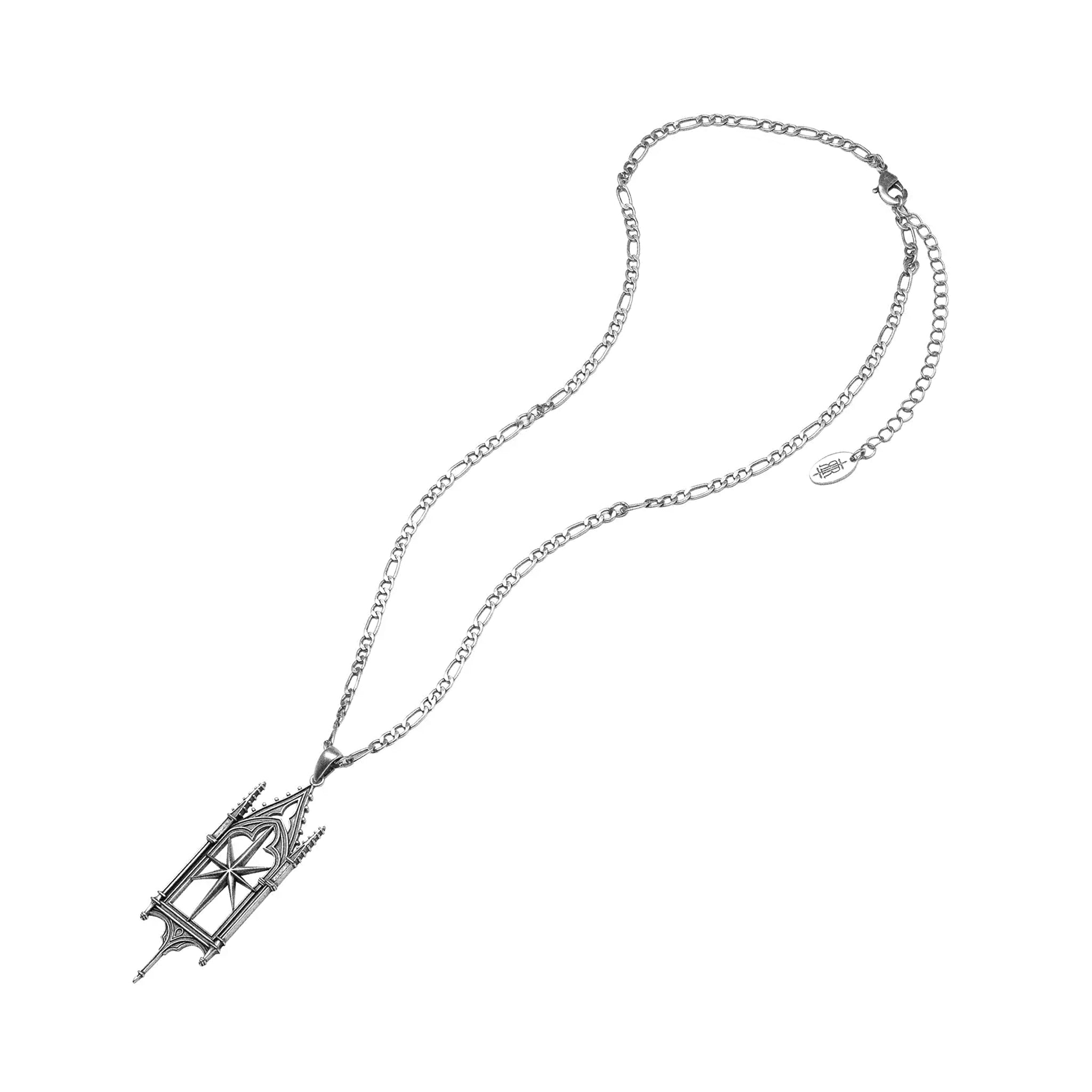 Collar con colgante en forma de ventanal gótico con estrella de ocho puntas fabricado en latón y plata de ley de Restyle vista del colgante y la cadena completos