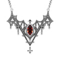 Collar con silueta de murciélago creada por detalles inspirados en catedrales góticas y piedra roja central engarzada fabricado en latón y plata de ley de Restyle vista detalle del colgante