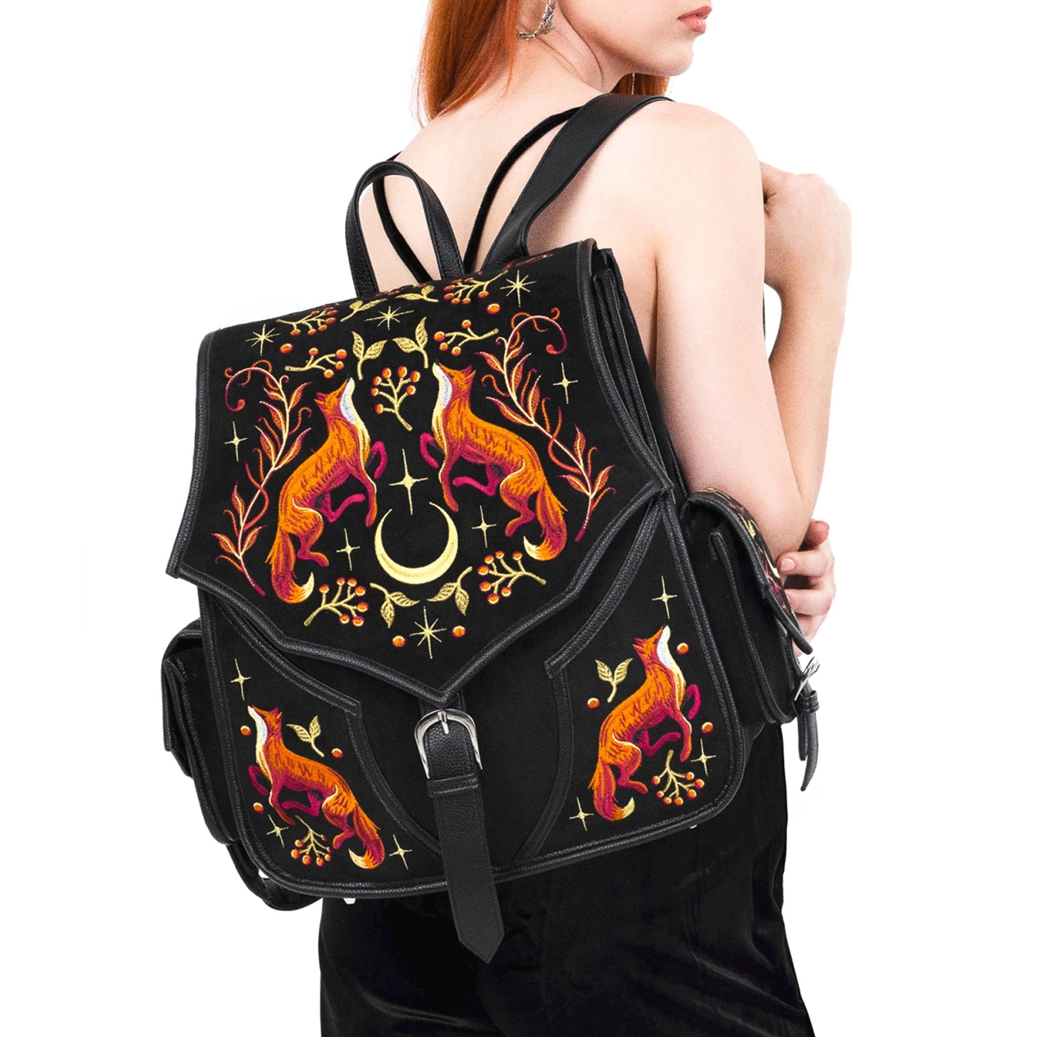  flores y medialuna modelo Mystic Fox de Restyle vista con mochila en la espalda 