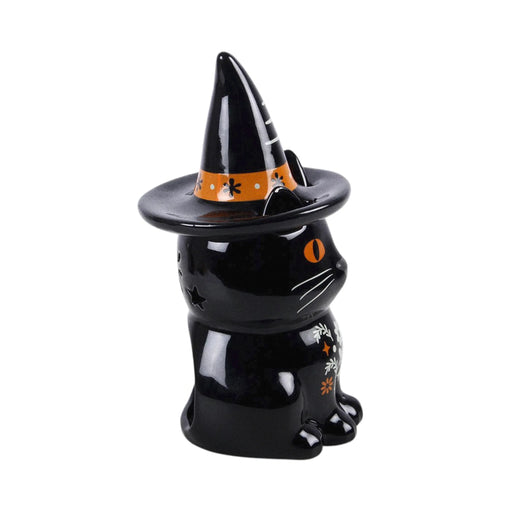 Quemador de aceite en forma de gato negro con gorro de brujo con florecitas y decoración estilo halloween y otoñal vista lateral sobre fondo blanco.