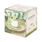 Quemador de aceites esenciales en forma de rana sobre nenúfar decoración aesthetic para el hogar vista packaging sobre fondo blanco.