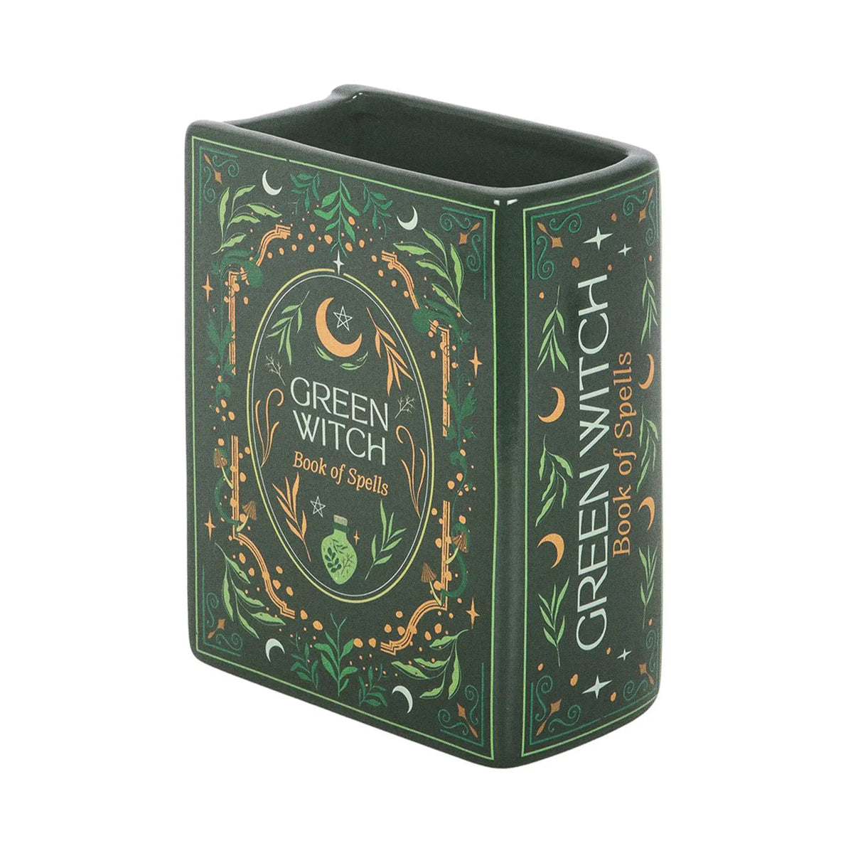 Jarrón verde Green Witchy Book of Spells de cerámica estilo witchy, whimsical y fairycore de cerámica para las amantes de los libros vista del lomo del libro sobre fondo blanco. 